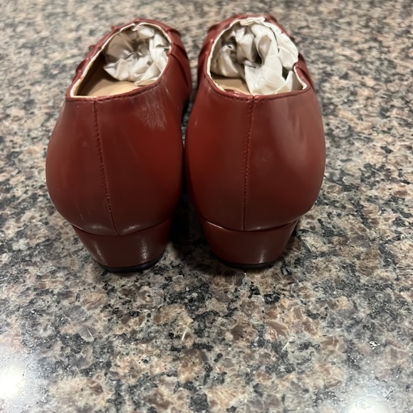 NWT Salon Studio Low Heels 👠 - Picture 3 of 6